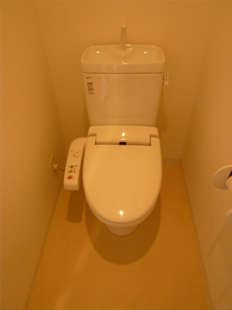 Toilet. Washlet equipped!