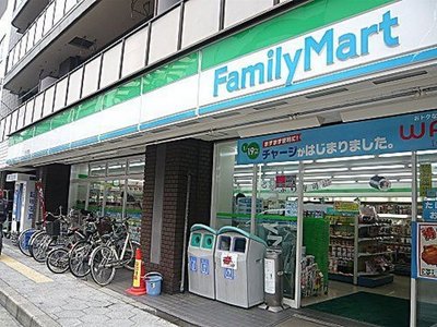 Convenience store. Family Mart (convenience store) up to 100m