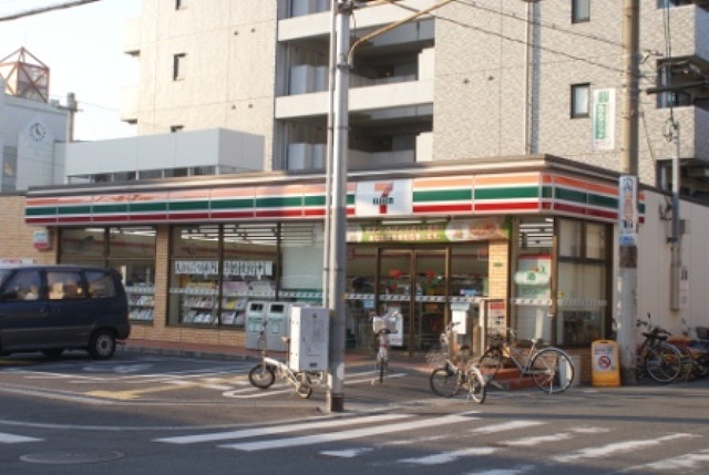 Convenience store. 288m to Seven-Eleven (convenience store)