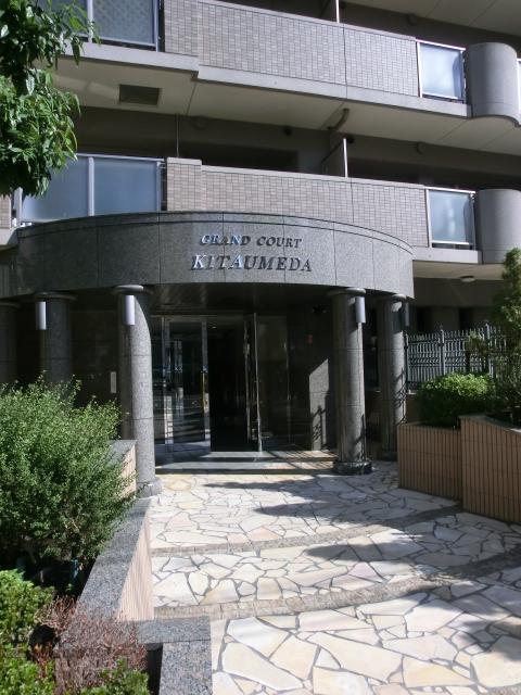 Entrance. Common areas