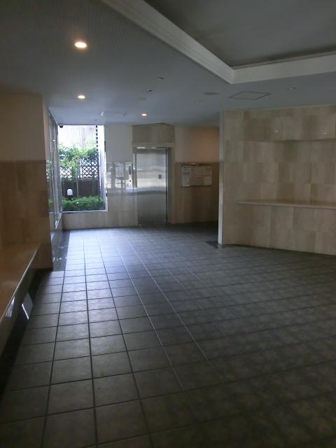 Entrance. Common areas