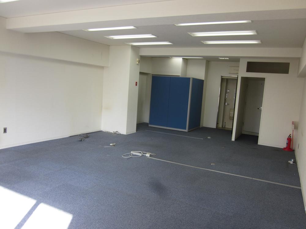 Living. Lighting good in the south-facing balcony