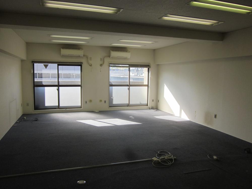 Living. Facing south