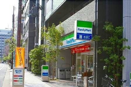 Convenience store. FamilyMart Shin Umeda up (convenience store) 309m
