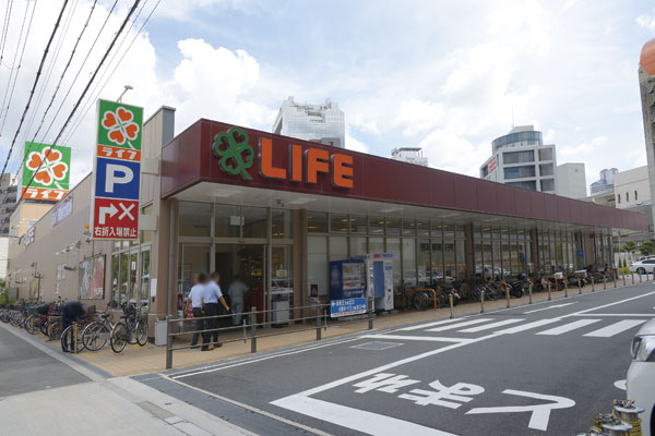 Surrounding environment. life Oyodonaka store (a 10-minute walk ・ About 800m)
