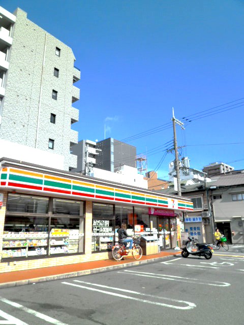 Convenience store. Seven-Eleven Osaka Honjonishi 2-chome up (convenience store) 128m