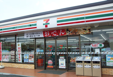 Convenience store. Seven-Eleven Osaka Hongmei Town, store (convenience store) to 129m