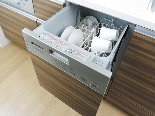 Kitchen.  [Dish washing and drying machine] Standard equipped with a dish washing and drying machine of the slide type that can be out the dishes in a comfortable position (same specifications)