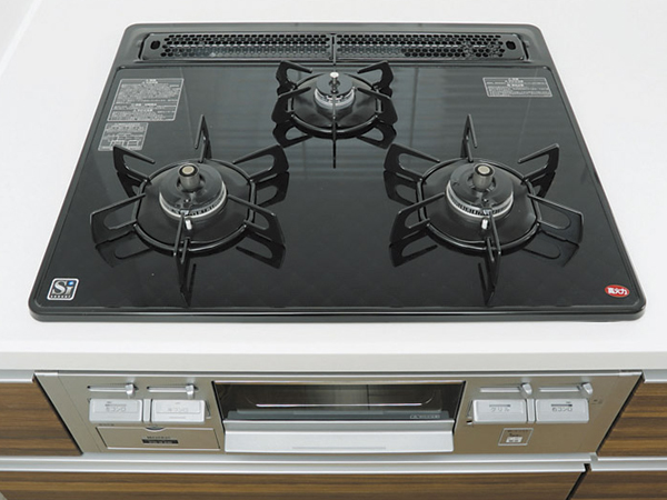 Kitchen.  [Glass top 3-necked stove] Beautiful in appearance, Care even simple glass top stove. Forget to erase the entire stove equipped with a fire extinguishing function or overheating prevention function (same specifications)