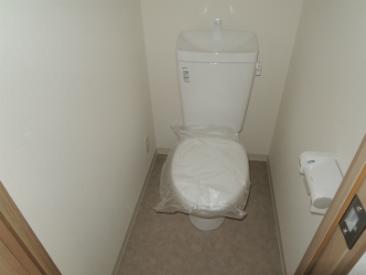Toilet. Bidet can be installed!