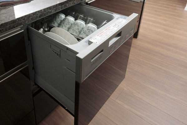 Kitchen.  [Dishwasher] On the amount of water used is suppressed, Wash and dry the lot of dishes in a space-saving design. Since the built-in a drawer type, Out of tableware is smooth (same specifications)