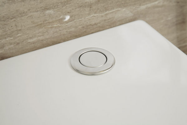Bathing-wash room.  [Push the one-way drainage plug] Just press the button on the possible opening and closing of the drain outlet. It can be drained without putting a hand to the remaining hot water, Cleaning is also easier (same specifications)