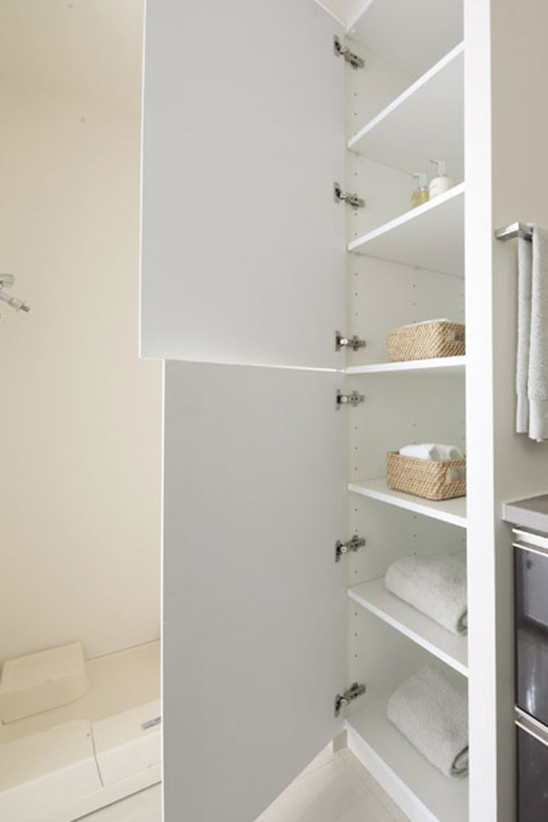 Bathing-wash room.  [Linen cabinet] Bath towel and change of clothes after bathing, of course, You can a wide range of storage, such as detergents and smalls (same specifications)