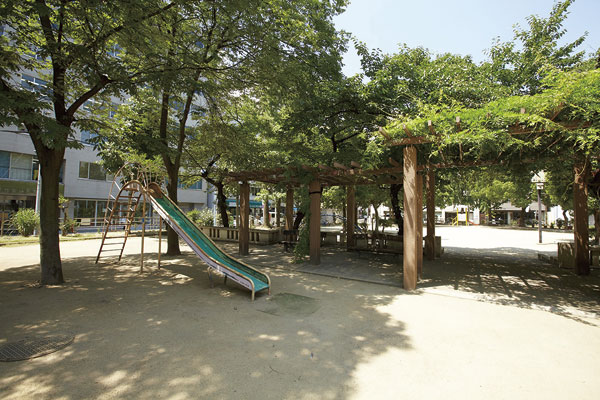 Surrounding environment. Nishitenma park (3-minute walk ・ About 220m)