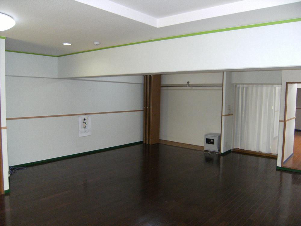 Non-living room. Indoor (12 May 2013) Shooting