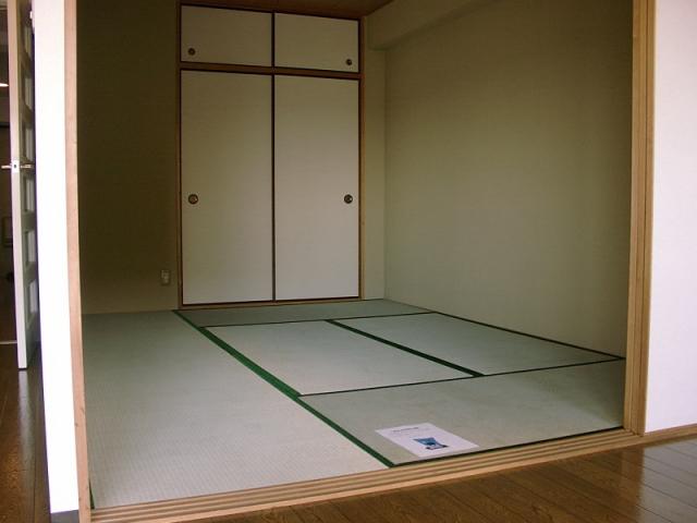 Non-living room. For the current you live, The photograph is an image.  ※ In fact the room is based on white.