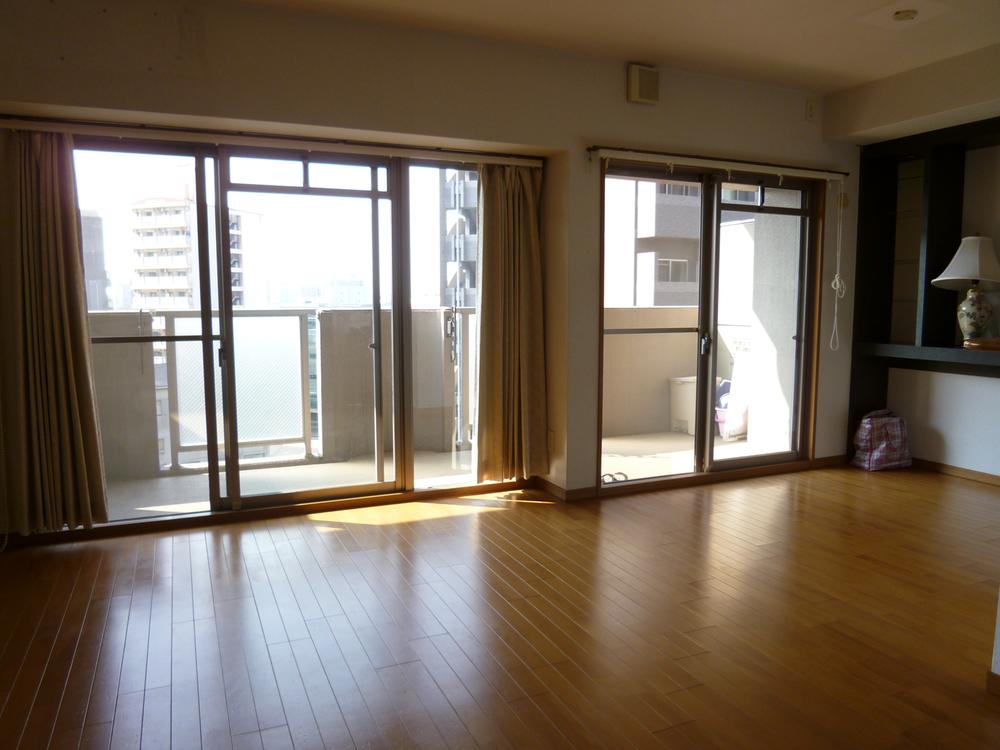 Living. Living (November 2013) Shooting