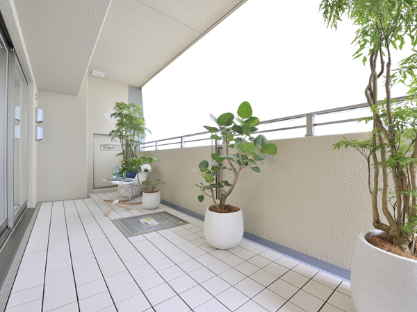 balcony ・ terrace ・ Private garden.  [balcony] (A type model room)
