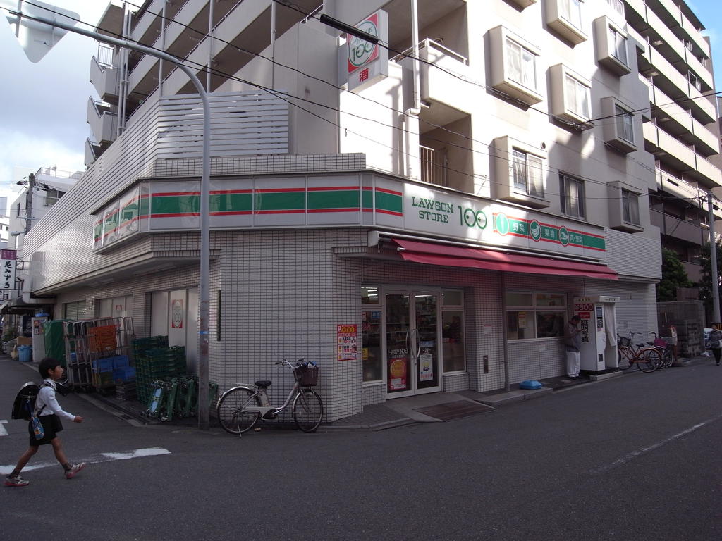 Convenience store. STORE100 Kita Ward Honjonishi store up (convenience store) 238m