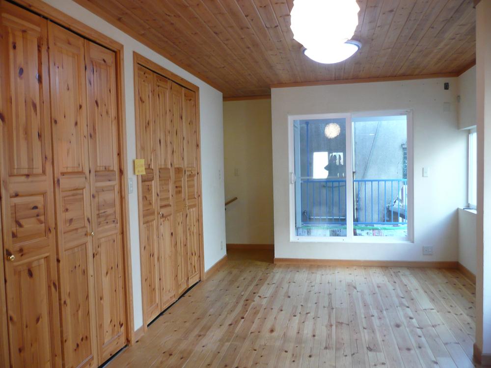 Non-living room. A storage capacity in solid wood use 2 Kaiyoshitsu. (December 2013) Shooting