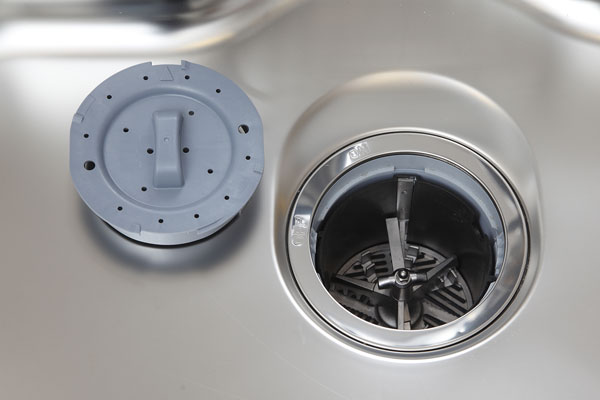 Kitchen.  [disposer] Milling processing garbage in the sink drain outlet. To suppress the smell, Also it helps to reduce waste ※ Depending on the type of garbage you may not be able to process (same specifications)