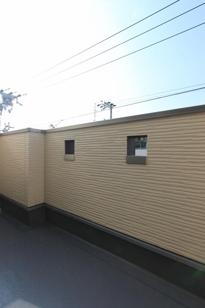 Balcony. ◆ balcony