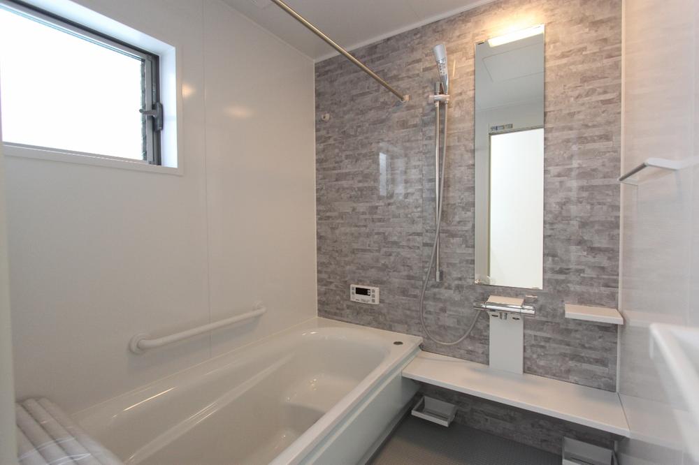 Bathroom. ◆ bathroom Standard equipped with a bathroom dryer