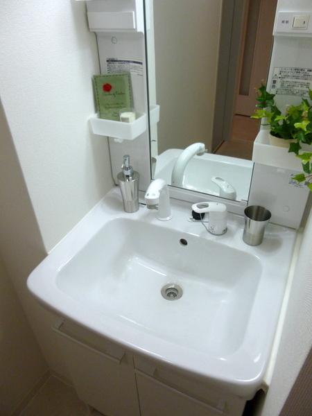 Wash basin, toilet.  [Konohana-ku, buying and selling] It is the washstand had made ☆