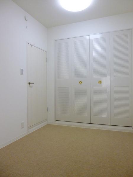 Non-living room.  [Konohana-ku, buying and selling] Beautiful Western-style ☆