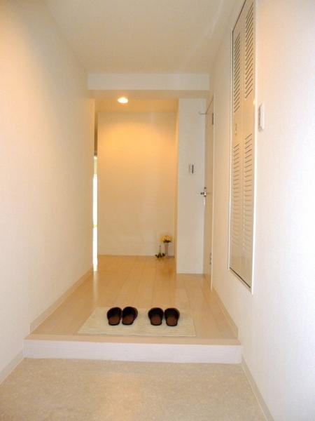 Entrance.  [Konohana-ku, buying and selling] A spacious entrance ☆