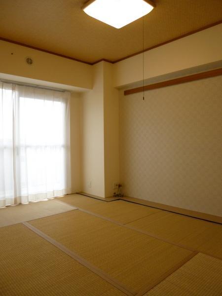 Non-living room.  [Konohana-ku, buying and selling] South-facing is yang per good ☆