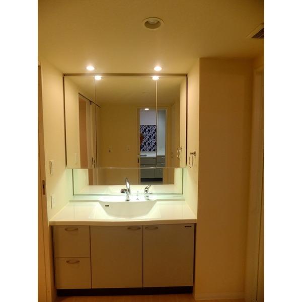 Wash basin, toilet. Wash basin with a large mirror