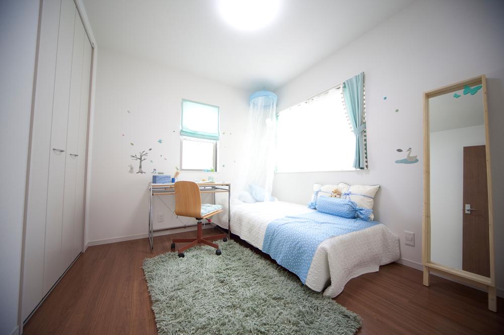 Non-living room.  [Same specifications] Children's room