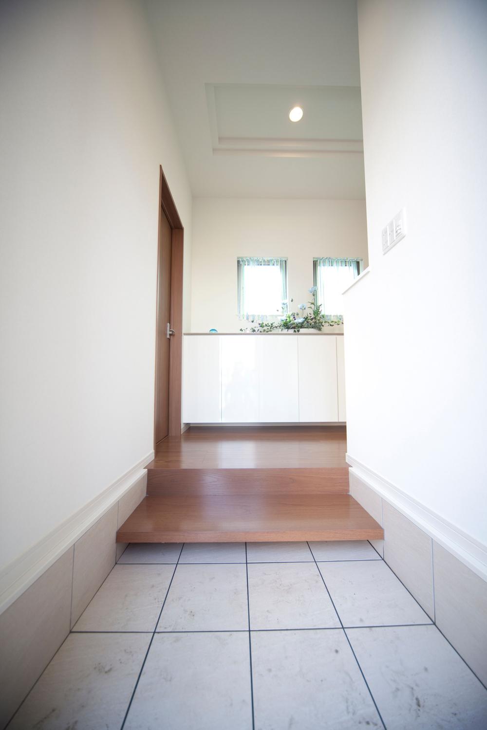 Entrance.  [Same specifications] Entrance