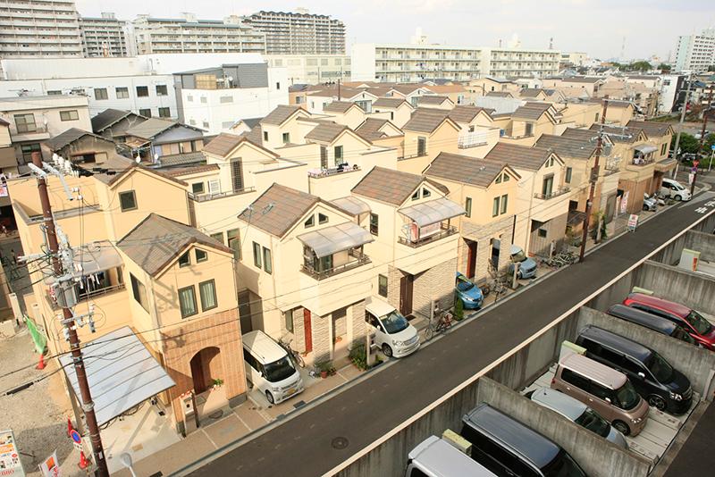 Local photos, including front road. Local (11 May 2012) shooting