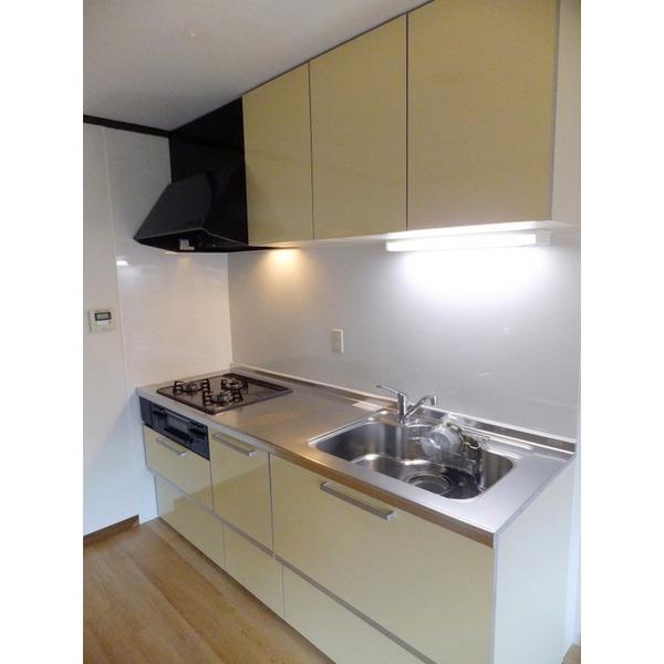 Kitchen. 3-neck gas stove