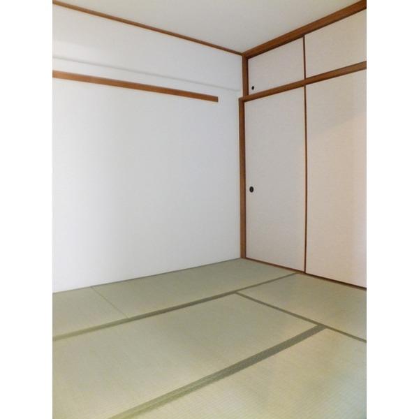 Non-living room. Japanese-style room is also very beautiful