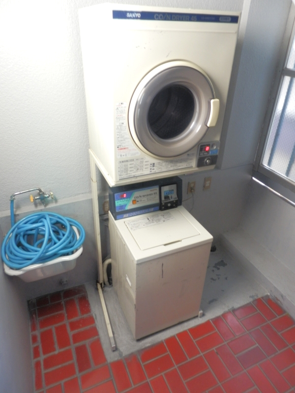 Other common areas.  [Konohana Ward rent] There is also a coin-operated laundry