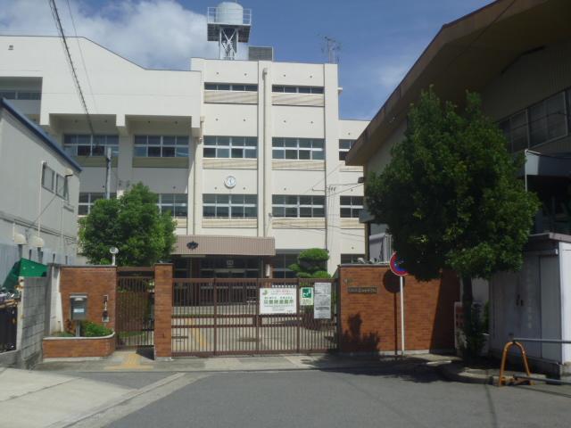 Junior high school. Kasugadenaka school walk 5 minutes