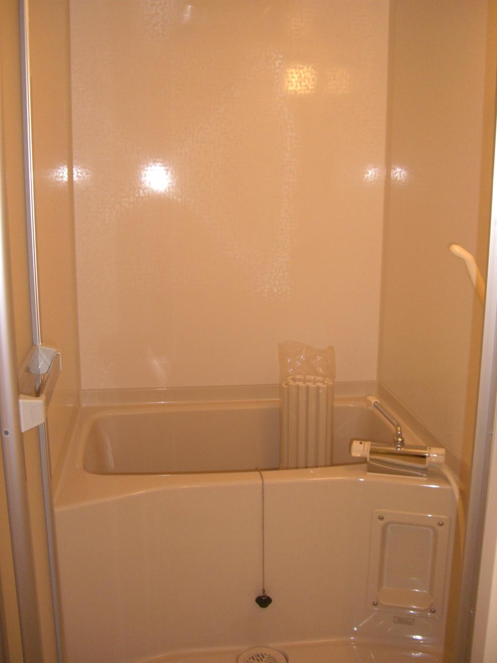 Bathroom. Indoor (June 2013) Shooting Unit bus had made.