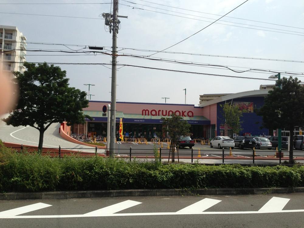 Supermarket. 678m to Sanyo Marunaka Konohana shop
