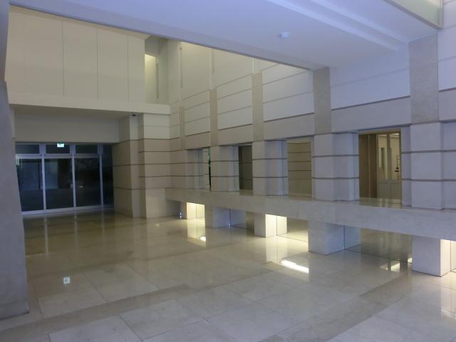 Entrance. Common areas