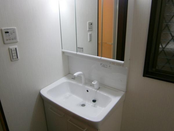 Wash basin, toilet.  [Konohana-ku, buying and selling] Shampoo dresser ☆