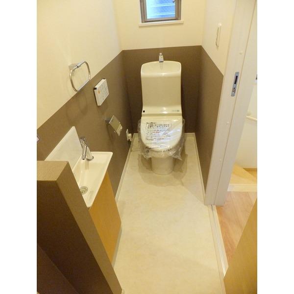 Toilet. Spacious second floor toilet