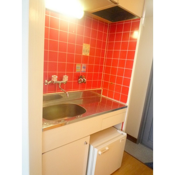 Kitchen. Gas stove can be installed