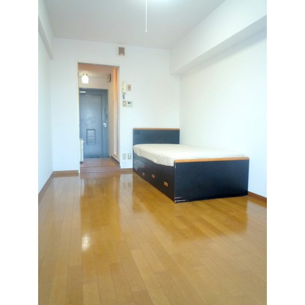 Living and room. About 8 quires of Western-style ☆