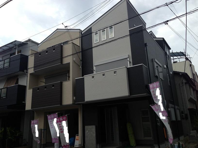 Local appearance photo. Before road spacious 11m!  