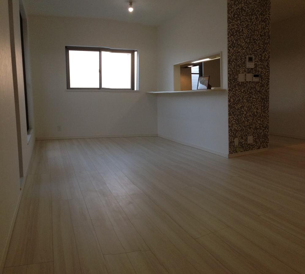 Living. LDK spacious 18.7 Pledge!  Furthermore, 2 Kaisui around (Bathing ・ Washroom) is!