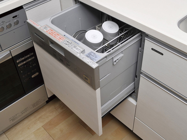 Kitchen.  [Dishwasher] And out easily slide type has been adopted. At high temperatures, Powerful cleaning. Dishwasher, which attained a reduction of the housework burden has been adopted (same specifications)