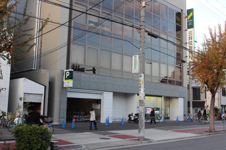 Bank. Sumitomo Mitsui Banking Corporation Shikanjima 647m to the branch